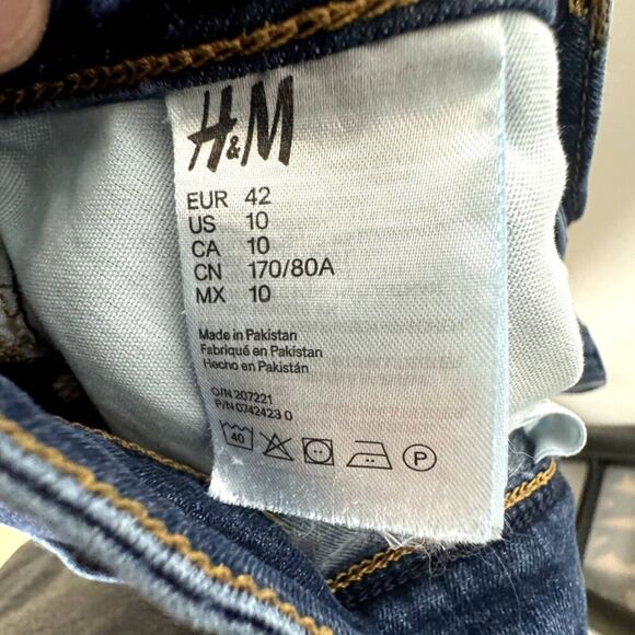 H&M & Denim Shorts Low Waist Dark Medium Blue Jeans Cuffed Cut Off Women sz 10 - Picture 3 of 11